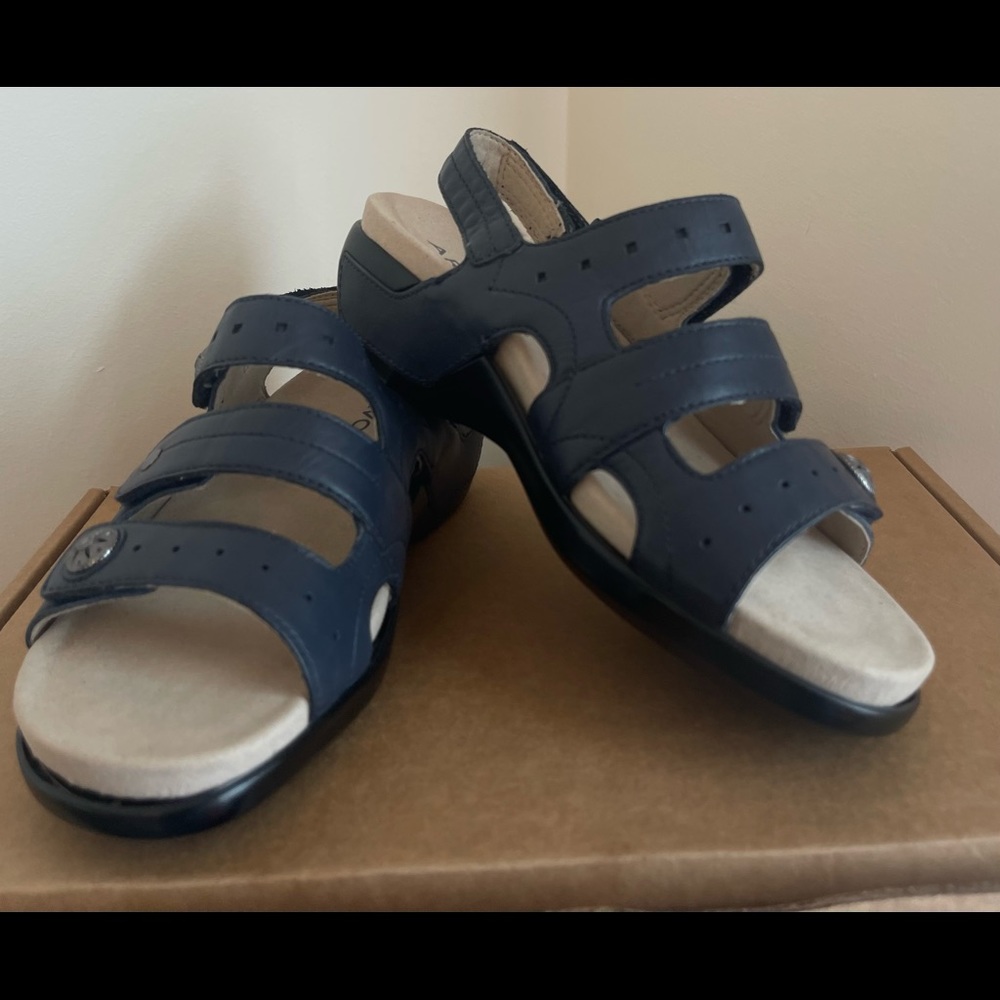 Aravon PC Three Strap Sandals, Navy, Size 5D, NEW